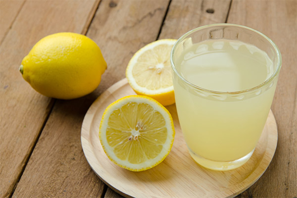 Les avantages et les inconvénients du jus de citron