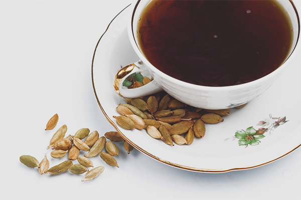 Les avantages et les inconvénients du thé à la cardamome